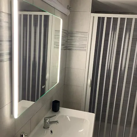 Donnaregina5 Apartman *